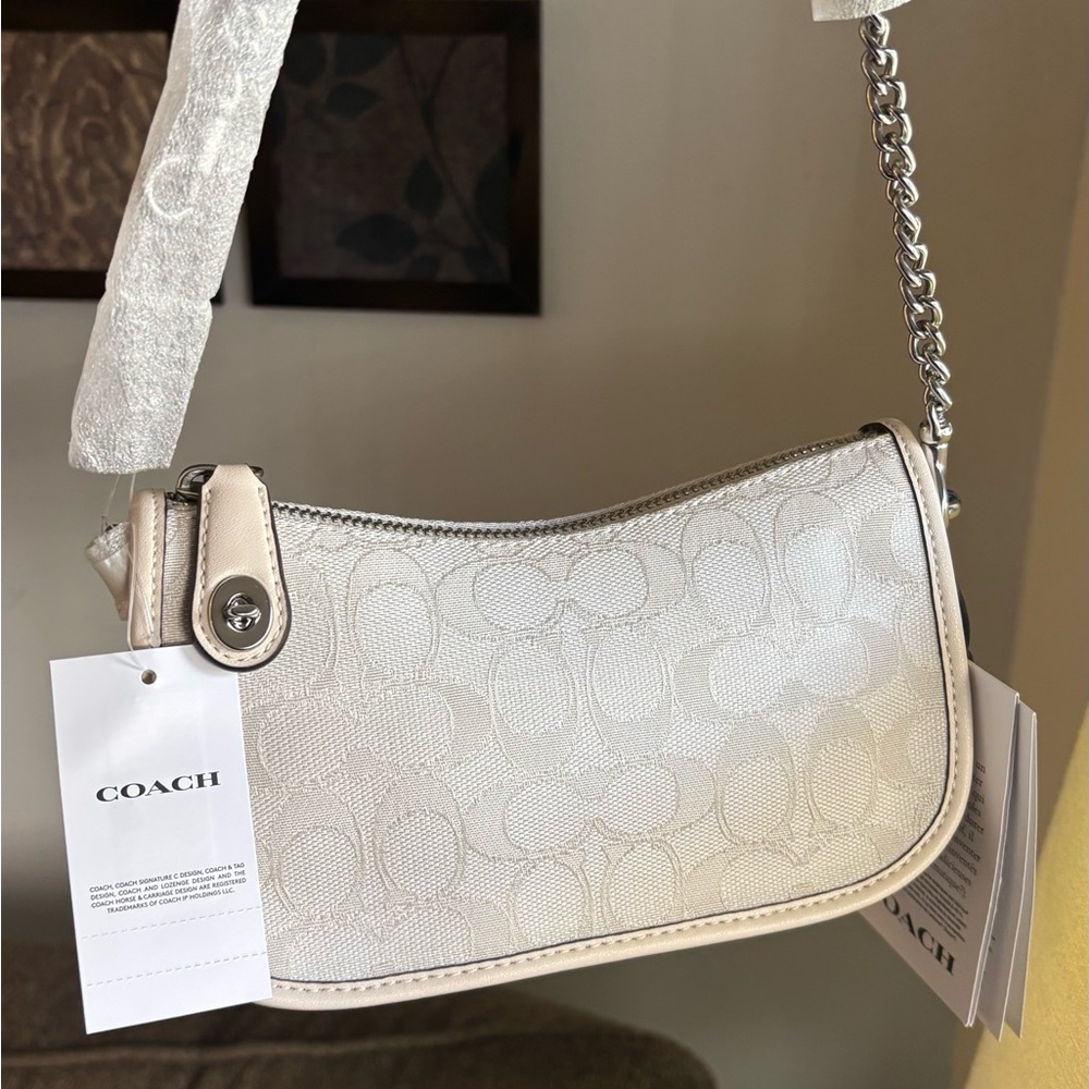 Authentic COACH 1941 Signature jacquard/Glovetanned turnlock zip closure Crosby